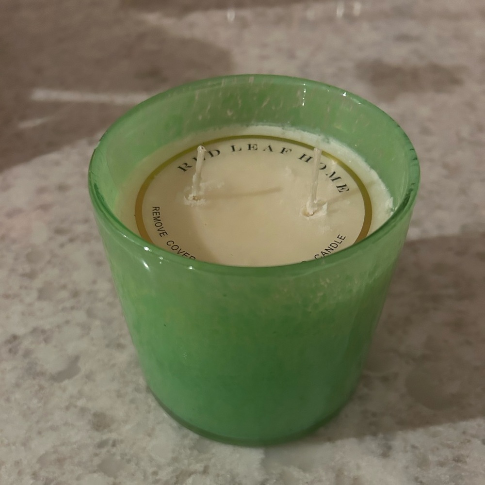 “New” Red Leaf Home Green Candle 15 oz - Lime Twist